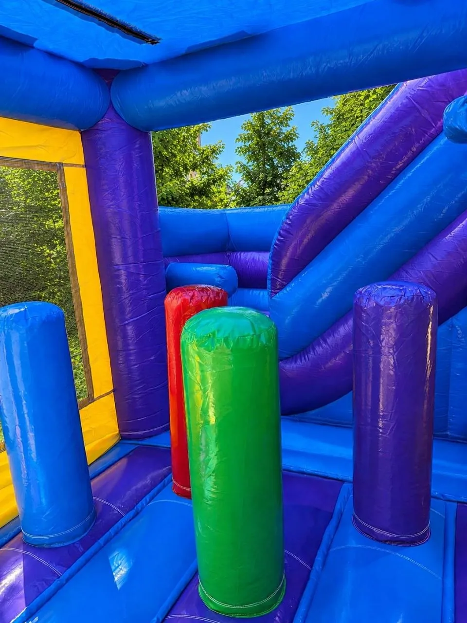 Seestern-Hüpfburg — Multiplay-Innenraum mit Hindernissen